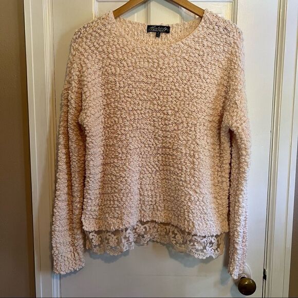 Soft cream pink sweater with lace bottom - Picture 1 of 9